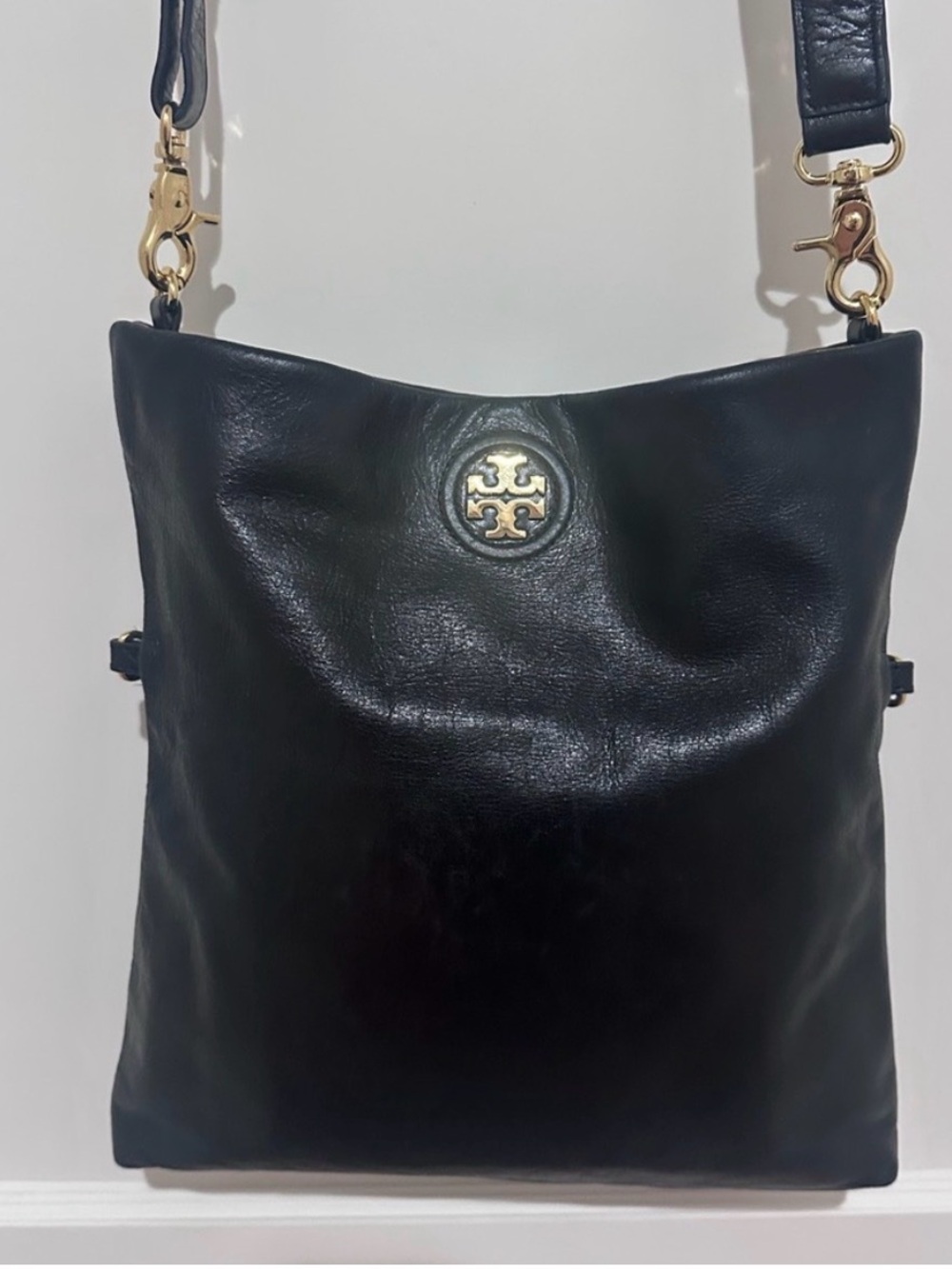 Tory Burch City Foldover Messenger - Picture 3 of 8